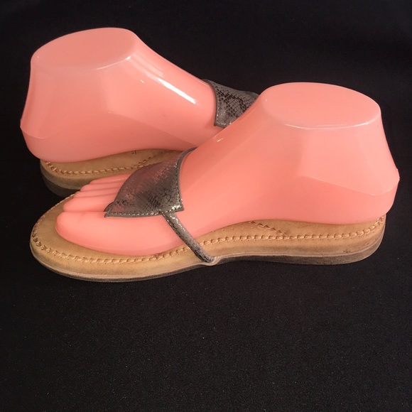 Volatile Slip On Sandals - Picture 5 of 10